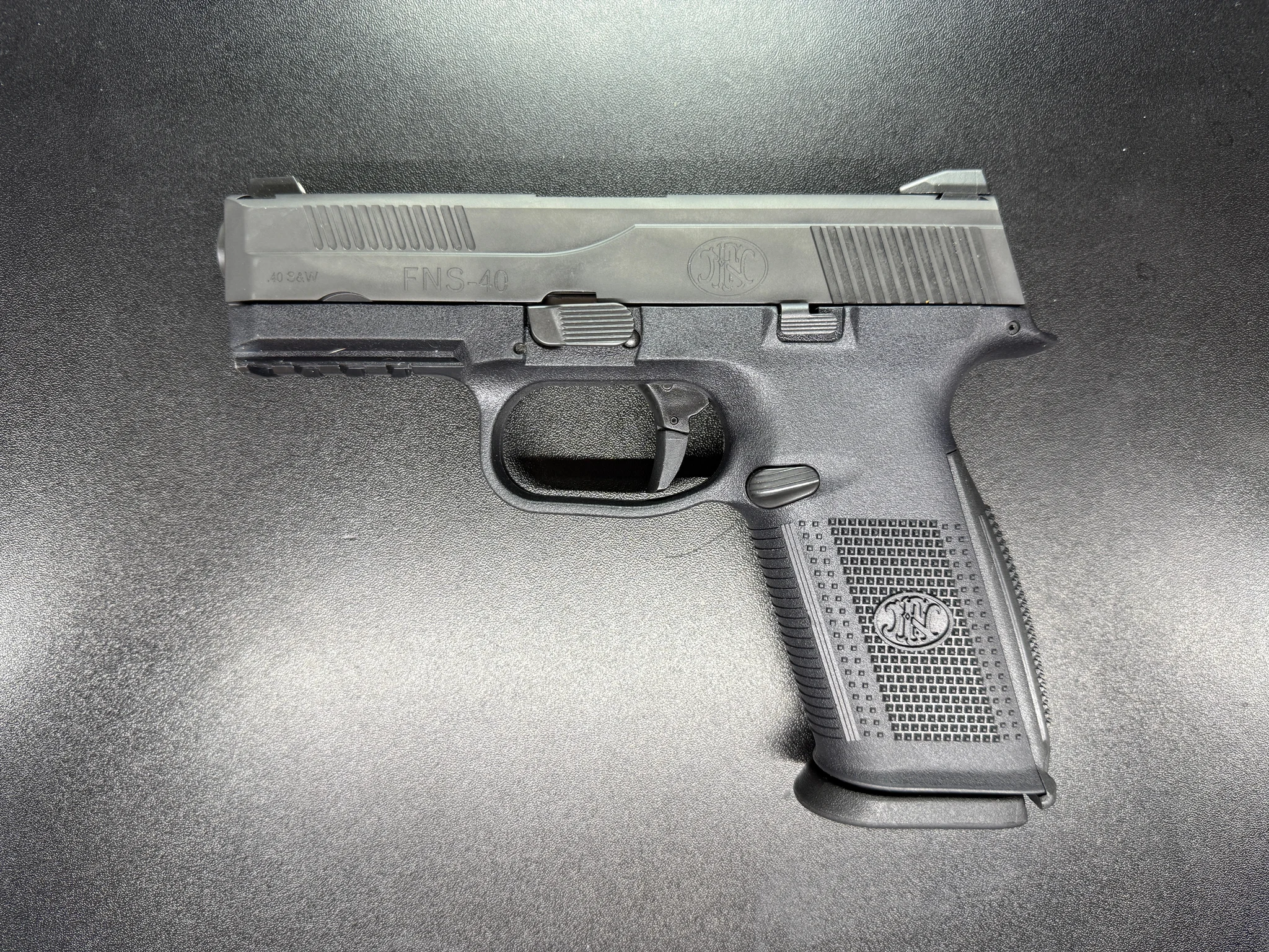 FN FNS-40 (Used)