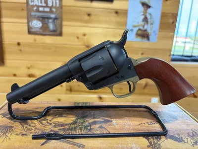 UBERTI 1873 CATTLEMAN HOMBRE (Used)