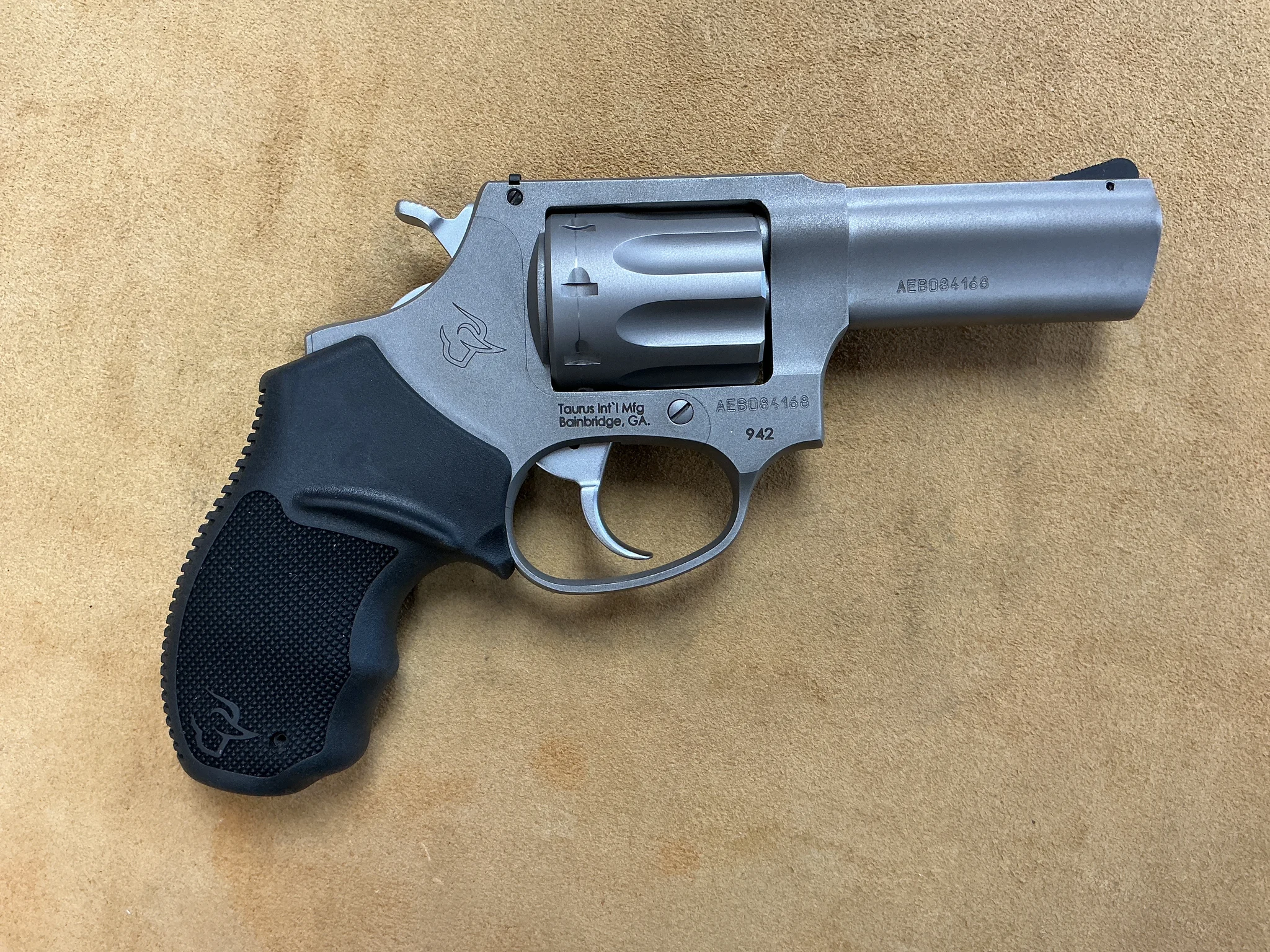 TAURUS 942 (Used)
