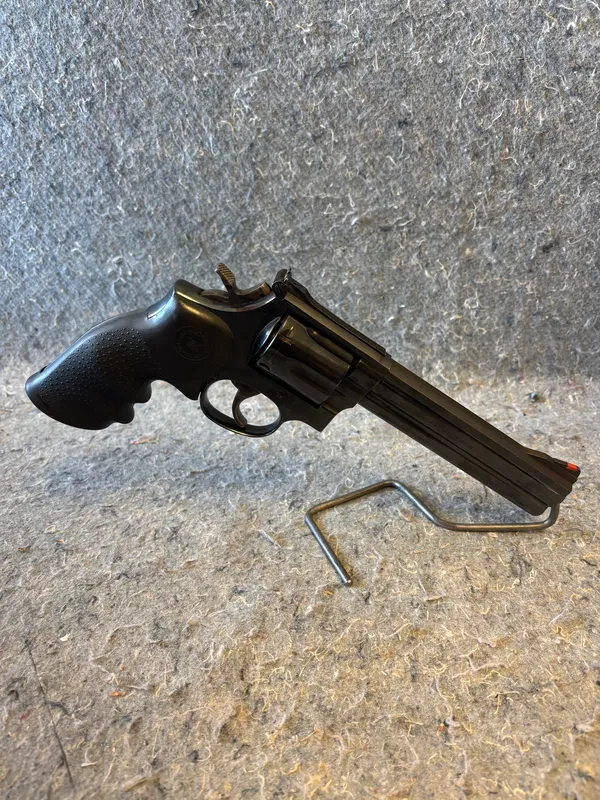 SMITH & WESSON 586 (Used)