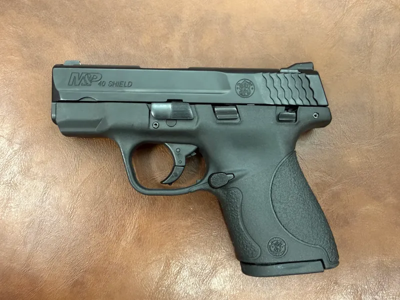 SMITH & WESSON m&p 40 shield (Used)