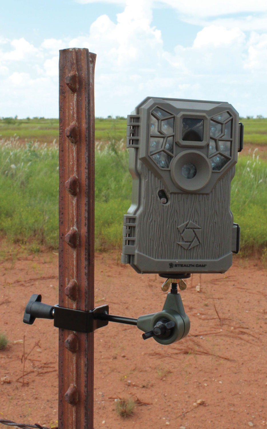 GSM Outdoors T-Post Trail Camera Holder, Black - HME-TPCH