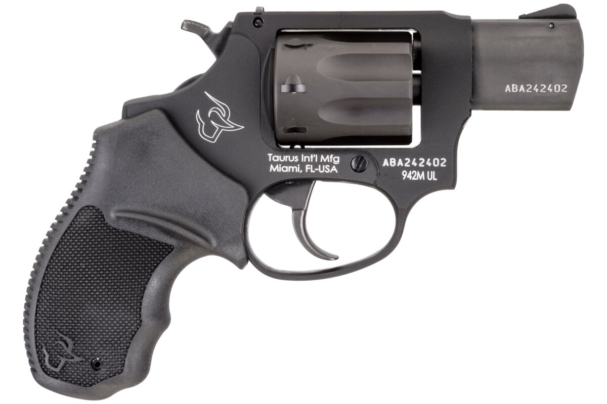 Taurus 942 ULT LT 22MAG BK/BK 2" 8RD 2-942M021UL