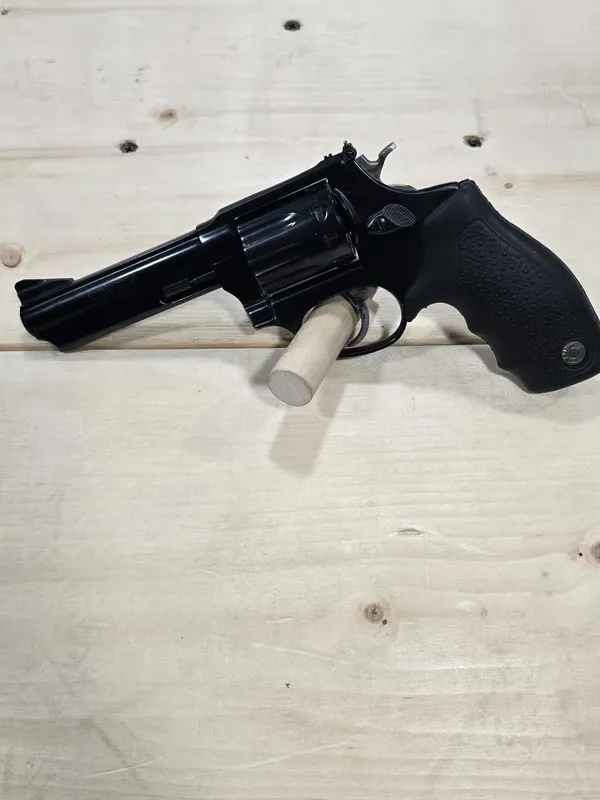 TAURUS 88 (Used)