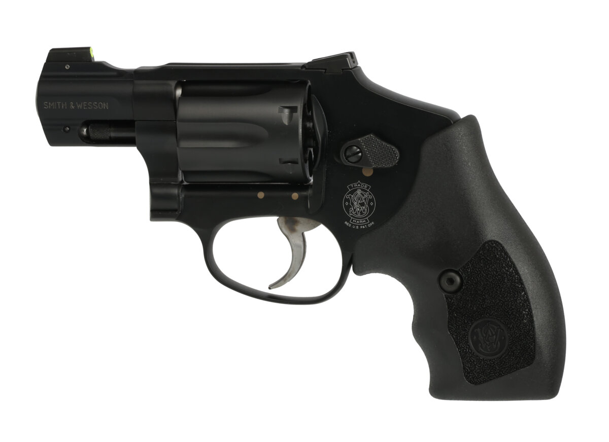 Smith and Wesson 432UC 32H&R 1-7/8" 6RD NS BLK ULTIMATE CARRY/RUBBER UC GRIPS